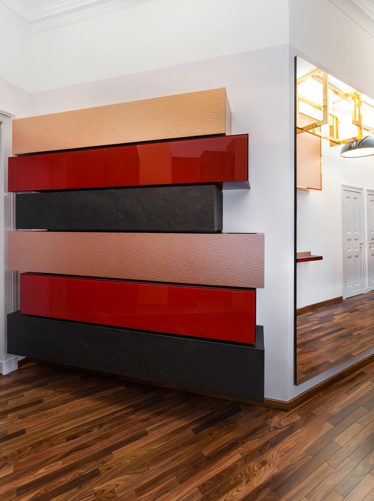 Regale an der Wand ??